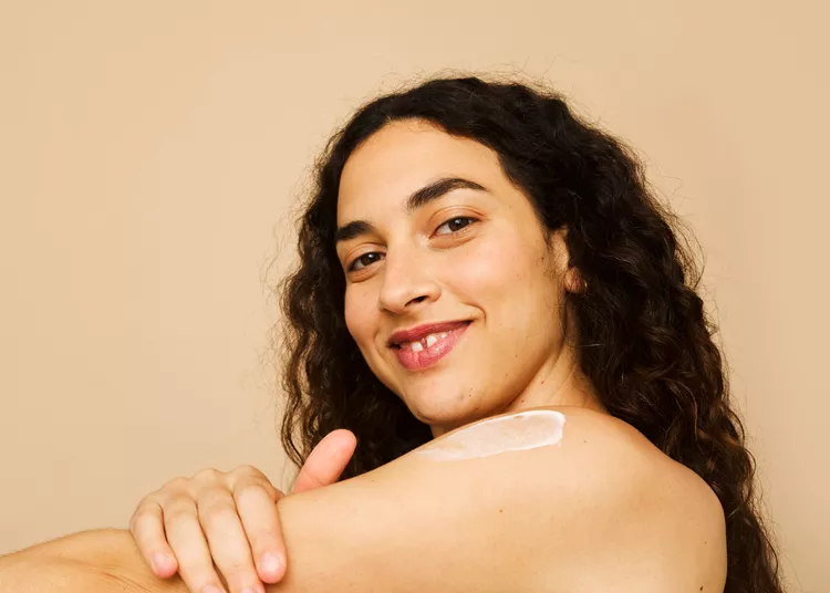 Suero corporal vs. aceite corporal: los expertos explican la diferencia,&hellip;